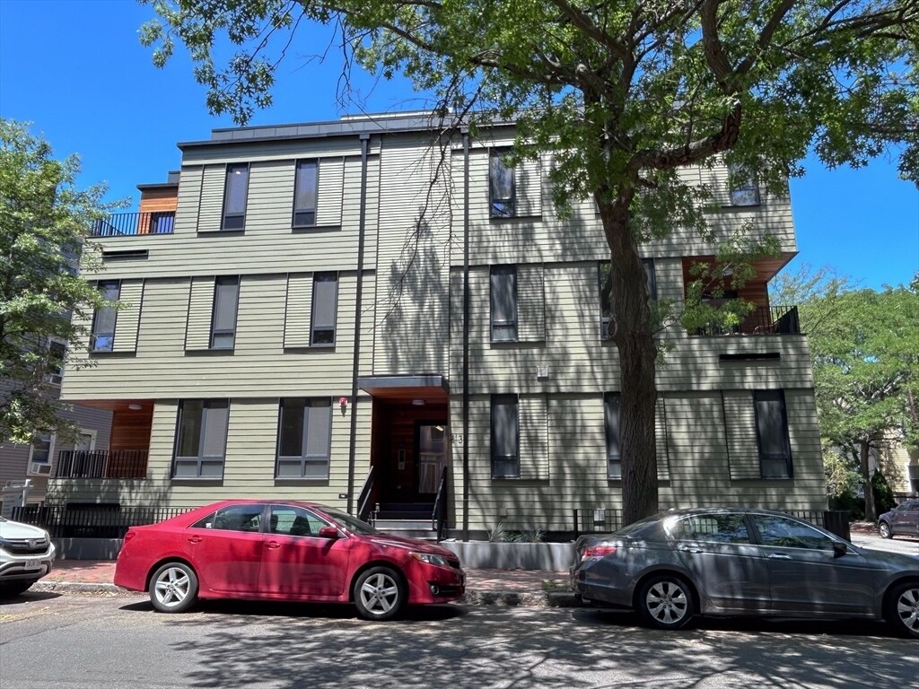 Building Photo - 213 Harvard St