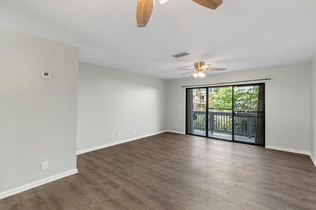 Building Photo - Spacious 3 Bedroom Townhome Available Now!