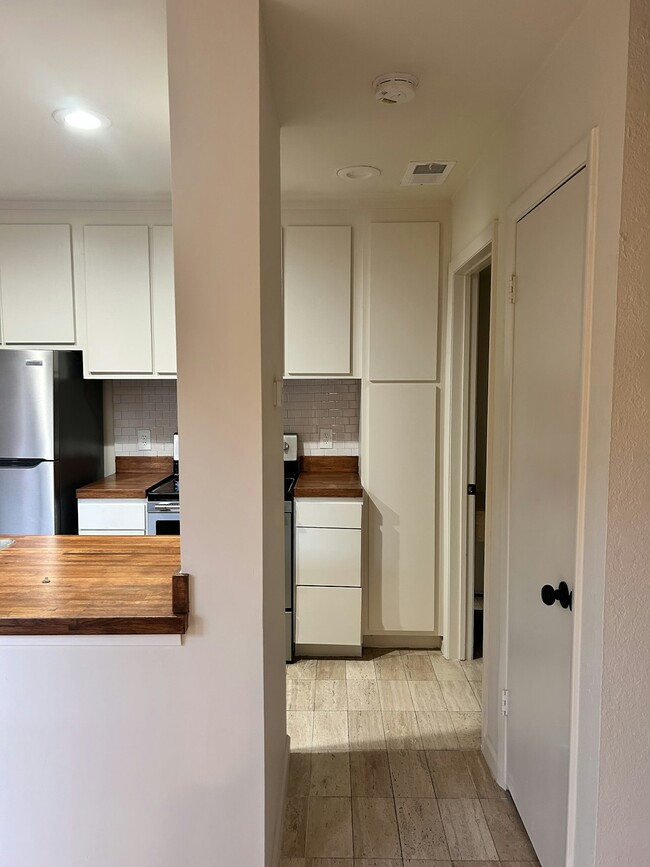 Building Photo - 3919 Buena Vista St