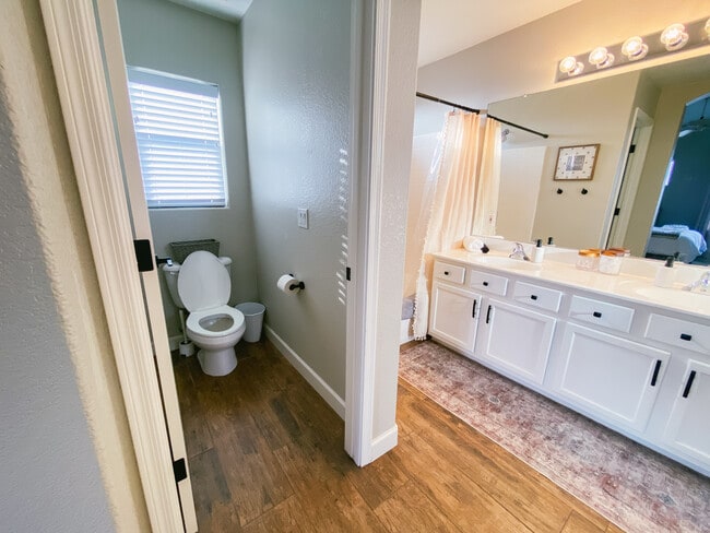 Building Photo - 14286 W Cora Ln