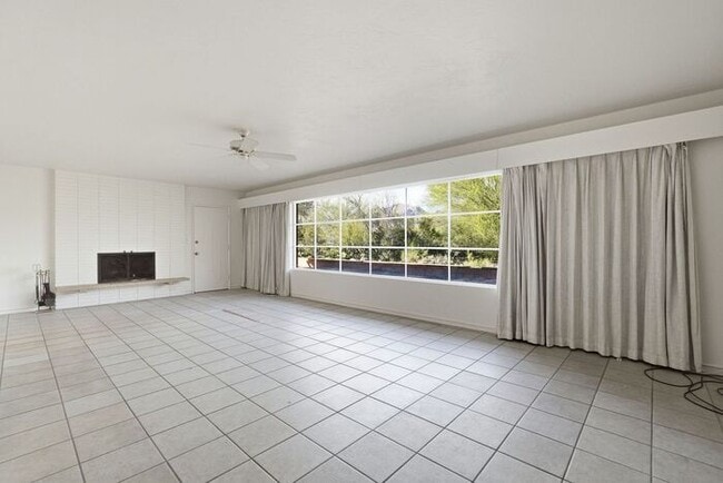 Building Photo - 2235 E Camino el Ganado