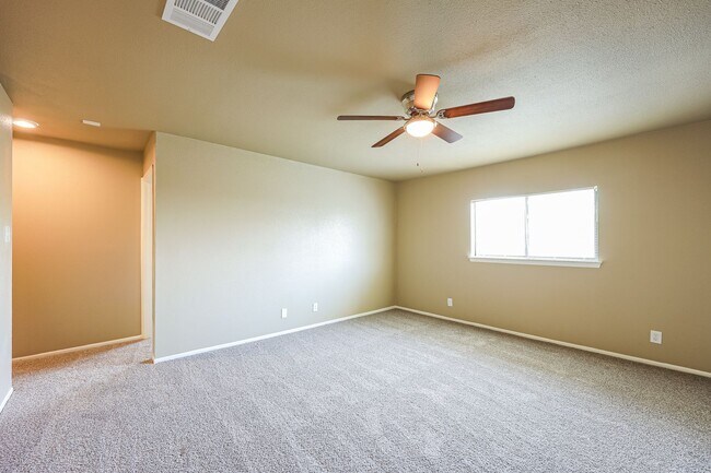 Building Photo - Recent remodeled! 4 bedroom, two living areas and loft!