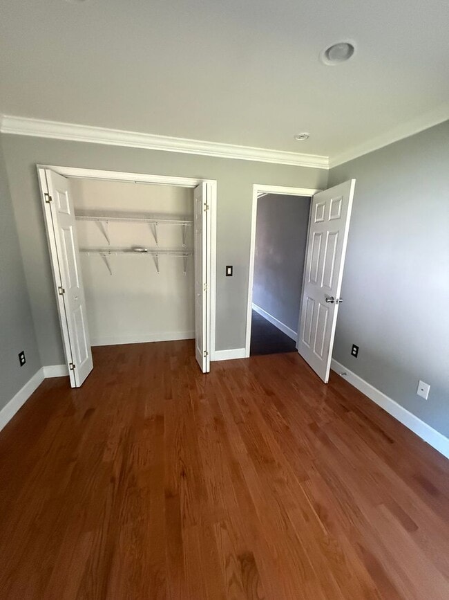 Building Photo - Beautiful 3 Bedroom