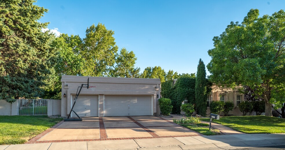 Building Photo - 9316 Tanoan Dr NE