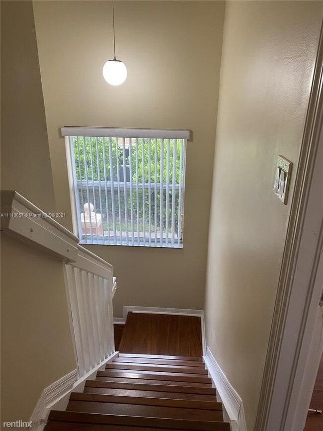 Building Photo - 3 br, 2.5 bath Townhome - 10671 SW 7th St ...