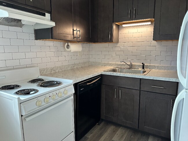 Building Photo - 1553 Chrisler Ave