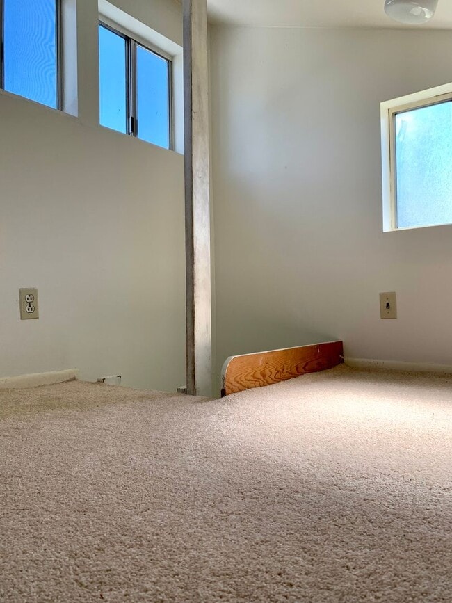 Building Photo - Pet Friendly Property in Petaluma with Private Yard!