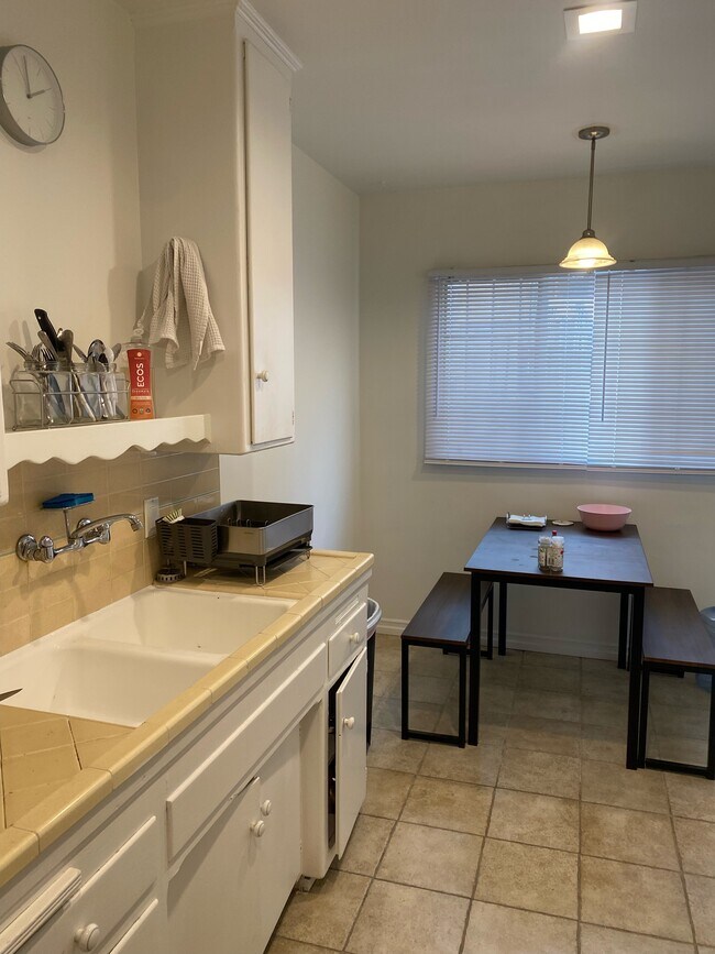Kitchen - 135 S Orlando Ave