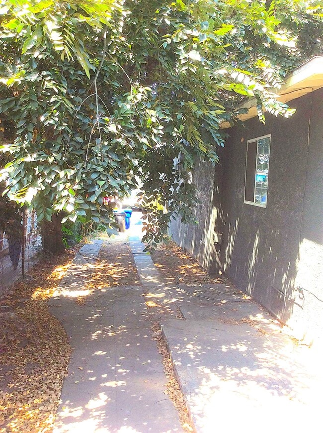 Building Photo - 234 S Vendome St