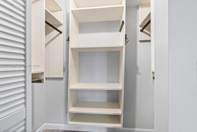 Building Photo - 1367 Riverside Cir