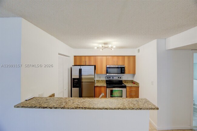 Building Photo - 1020 Crystal C