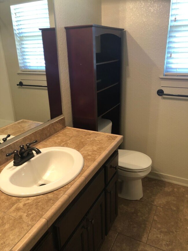 Building Photo - 3690 W Mountain View Dr
