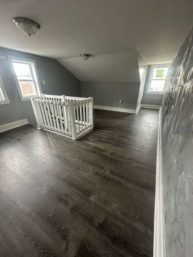 Building Photo - Renovated 3 Bedroom Home