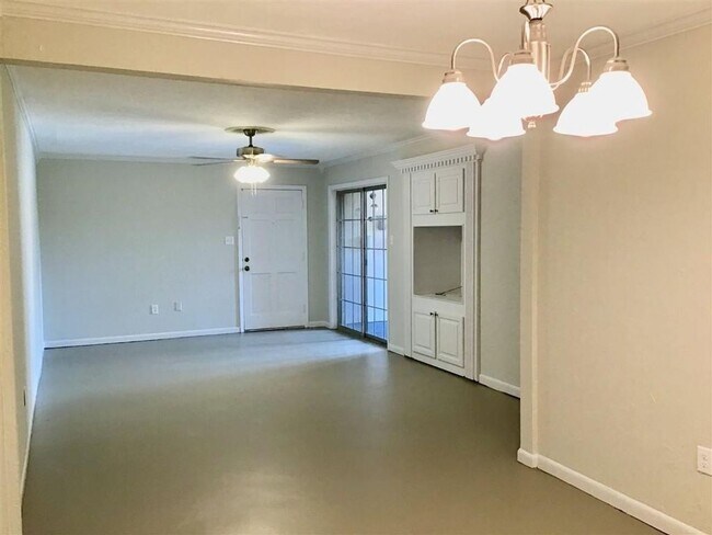 Building Photo - 5155 Wayneland Dr