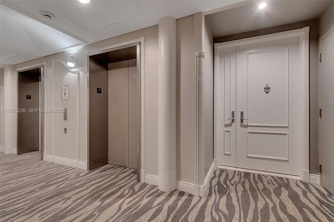 Building Photo - 848 Brickell Key Dr