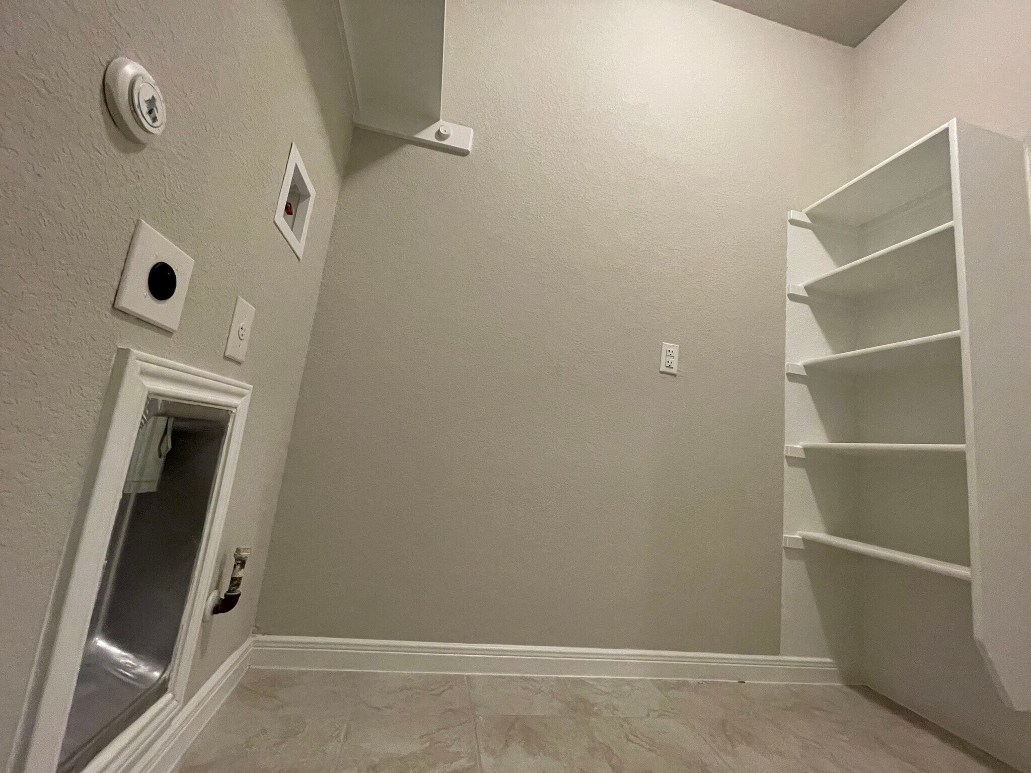 Building Photo - 300 La Joya Pass