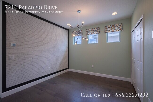 Building Photo - 7214 Paradiso Dr