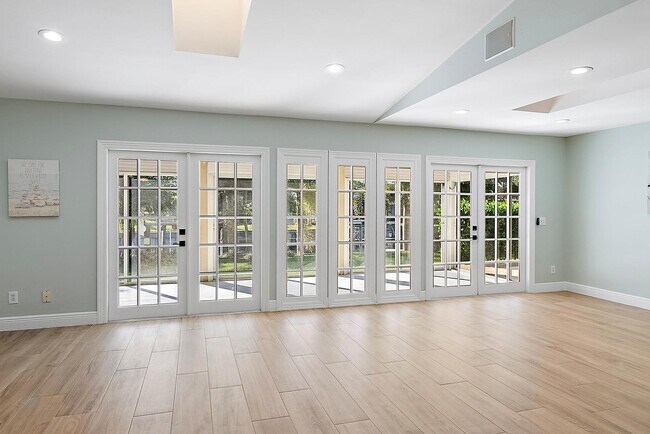 Building Photo - 1260 SW 25th Ln