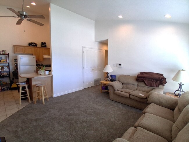 Building Photo - 1547 N 550 W