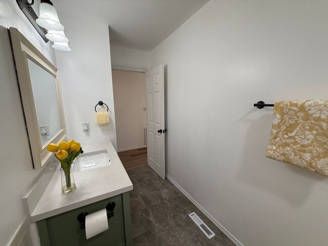 Building Photo - 152 Rea St