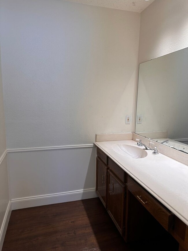 Building Photo - 3 Bedroom 2 Bath 2 Car Garage in Arlington - Excellent Location