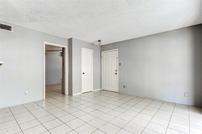 Building Photo - 2750 Holly Hall St
