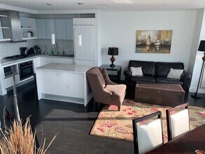 Building Photo - 77 HUDSON St