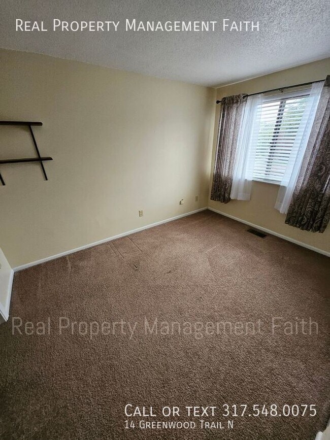 Building Photo - 14 Greenwood Trail N Dr