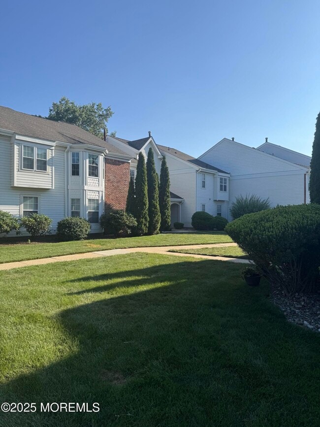 Building Photo - 320 Tulip Ln