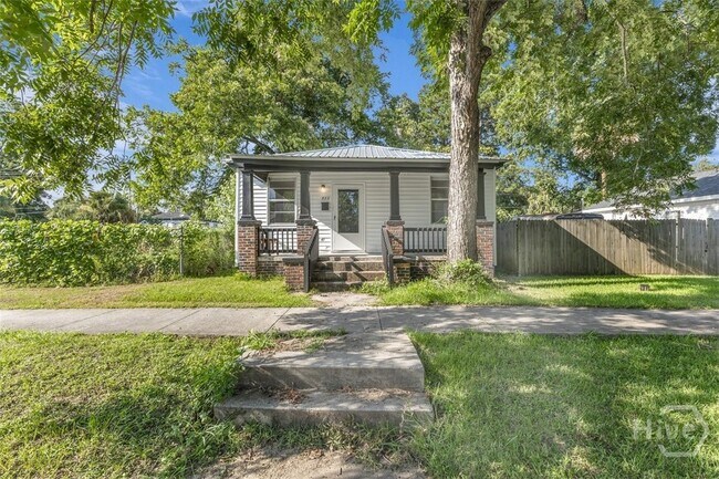 Primary Photo - 832 W 44th St