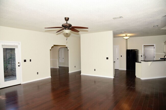 Building Photo - Spacious 4 Bedroom in Southwind at Bluewater Bay!