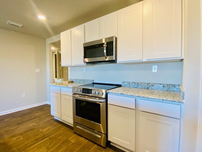 Building Photo - 23135 Shadowridge Dr