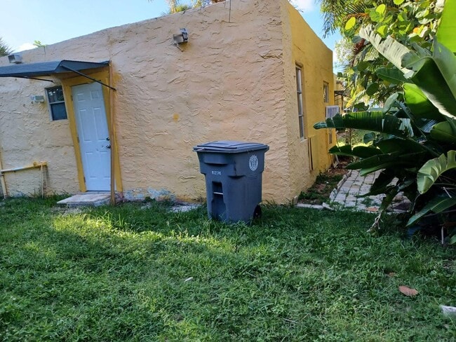 Building Photo - 510 Evergreen Dr