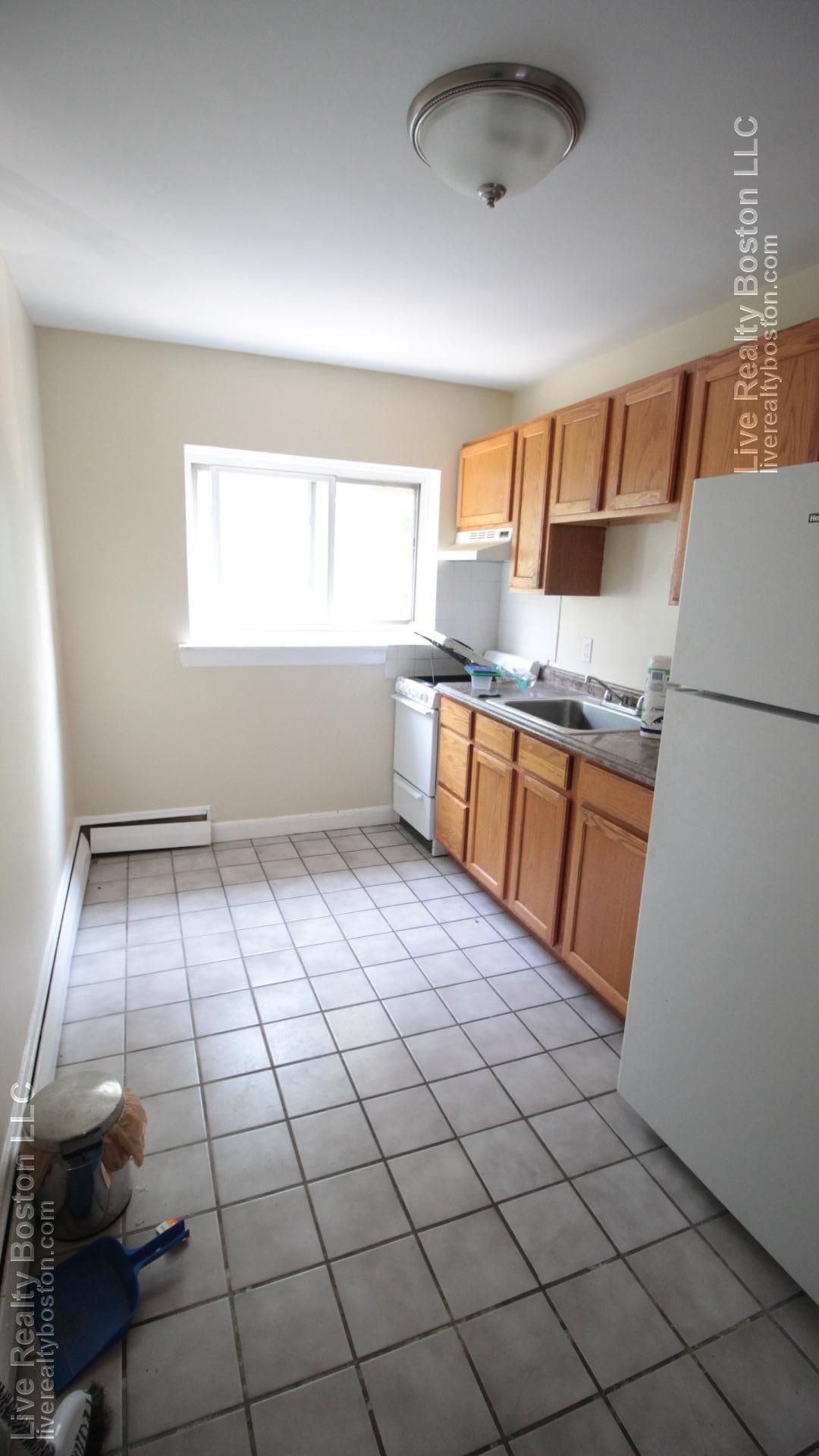 Building Photo - 63 Selkirk Rd