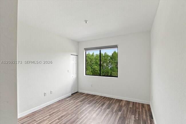 Building Photo - 336 NE 210th Way