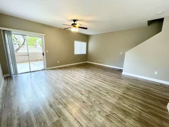 Building Photo - Inside the gated community townhouse