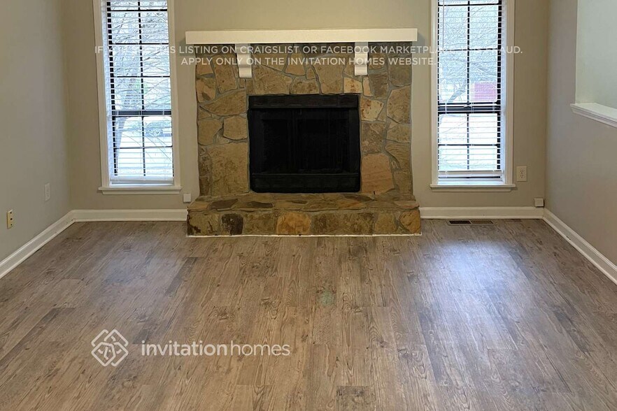 Building Photo - 2559 Porter Dr