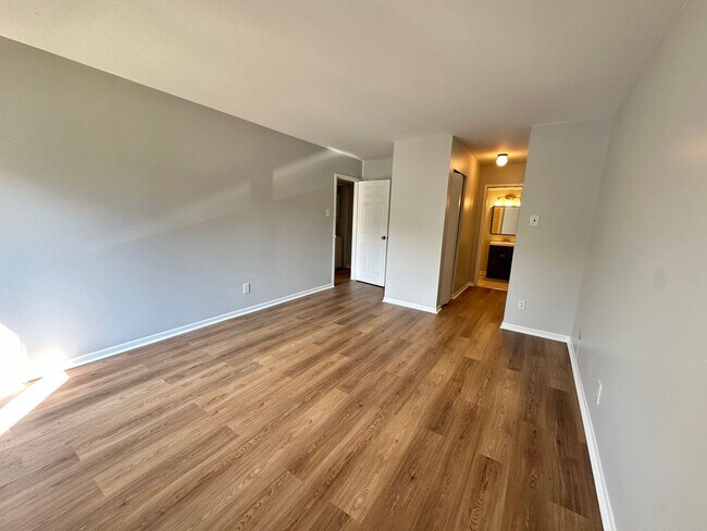 Building Photo - 10108 Campus Way S