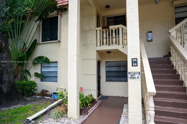 Building Photo - 136 S Cypress Rd
