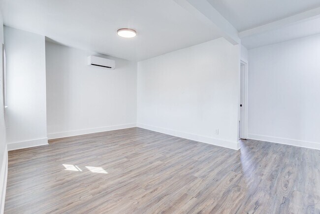 Building Photo - 826 E Warrington Ave