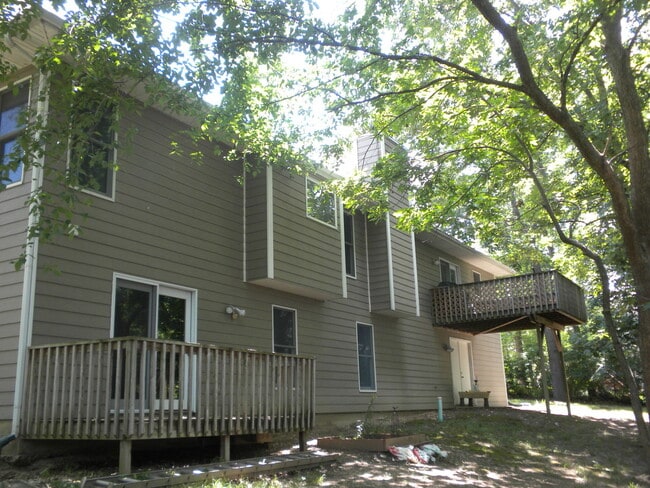 Building Photo - Beautiful home off Chapel Hill Rd