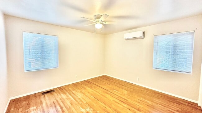 Building Photo - Lovely & Freshly Updated, Remodeled, Paint...