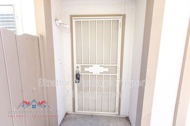 Building Photo - 1915 S 39th St