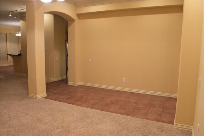 Building Photo - 11110 S Reach