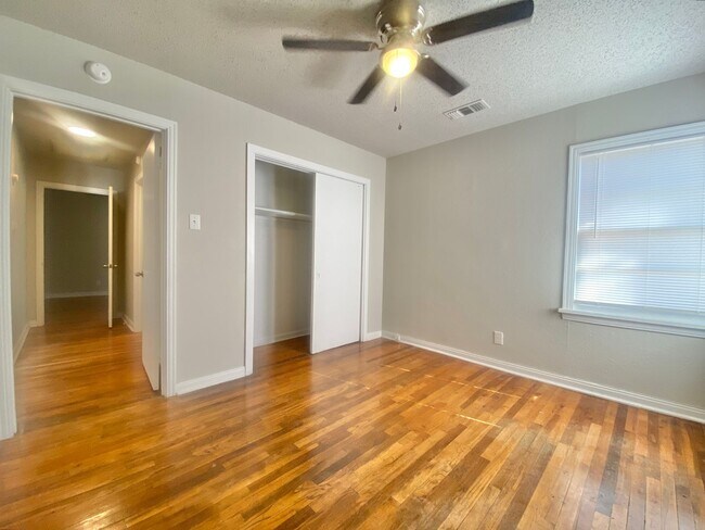 Building Photo - 2420 33rd St