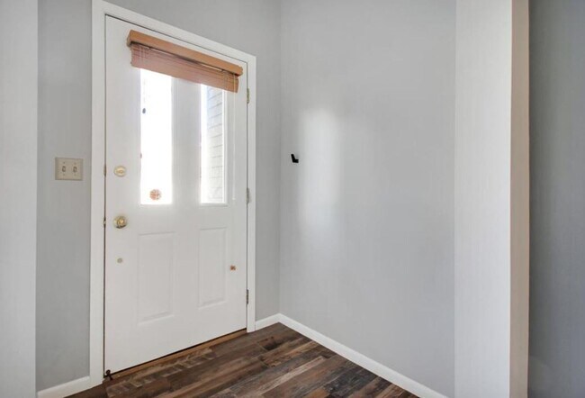 Building Photo - 2 Bedroom 2 Bath Beautiful Modern Living in Maple Grove for $2,150/month! 2 Stall Garage Included!