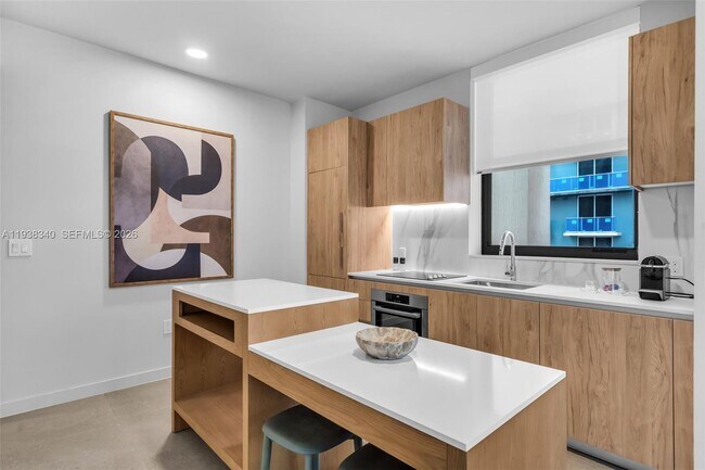 Building Photo - 11 NE 6th St