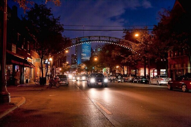 Building Photo - 118 W Starr Ave