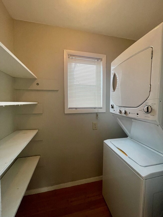 Building Photo - Best in Class at Berkeley Square!