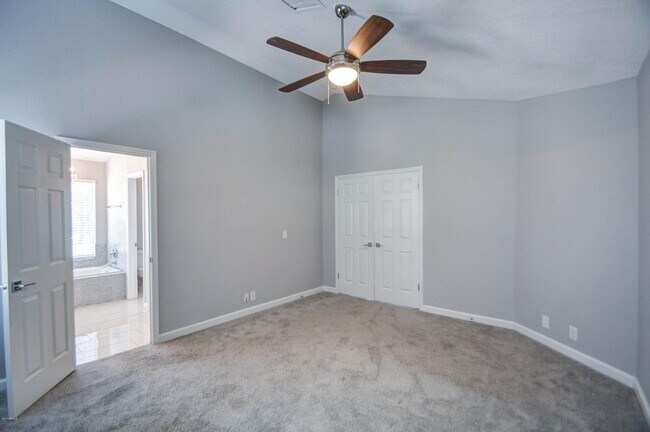 Building Photo - Offering 3 spacious bedrooms, 2.5 baths, l...